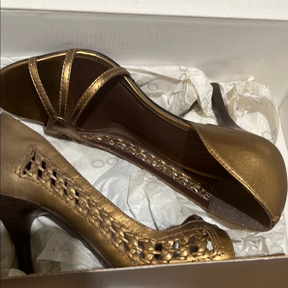 Used Aldo Gold Heels Elegant Design